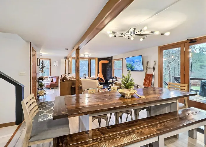 Maples Retreat - 2 Acres - Fireplace