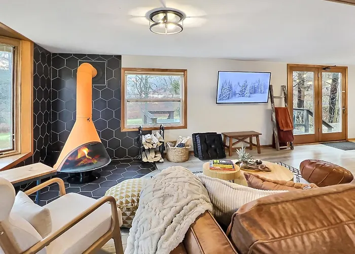 Maples Retreat - 2 Acres - Fireplace