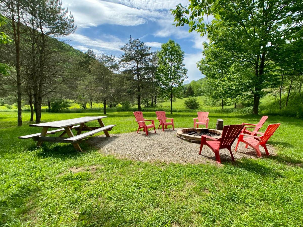 Maples Retreat - 2 Acres - Fireplace
