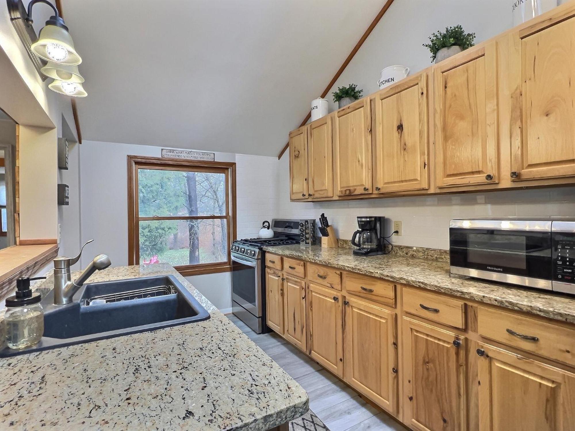 Maples Retreat - 2 Acres - Fireplace * Ellicottville