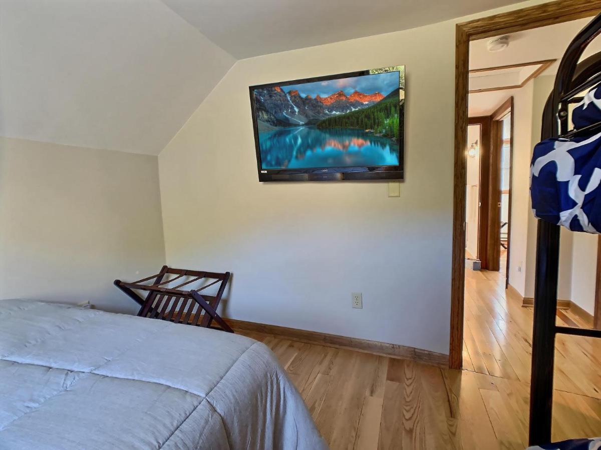 Maples Retreat - 2 Acres - Fireplace